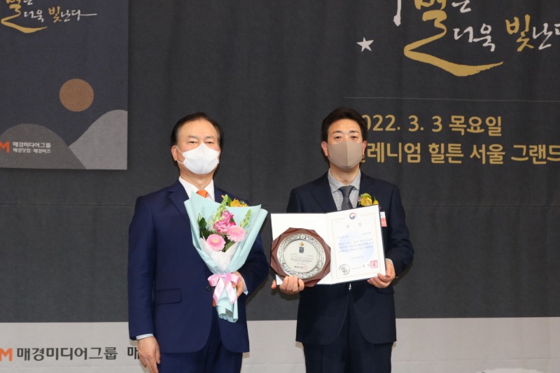 사진=(좌)건국대학교 박갑주 교수(우)셀리턴 김일수 회장