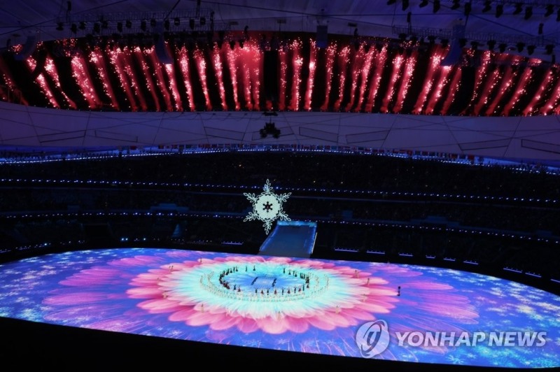 (베이징=연합뉴스) 4일 오후 중국 베이징 국립경기장에서 열린 2022 베이징 패럴림픽 개회식에서 성화가 타오르고 있다.