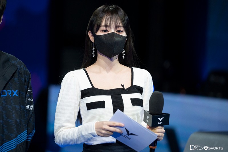 윤수빈 아나, LCK 불참...PCR 검사받고 대기 중