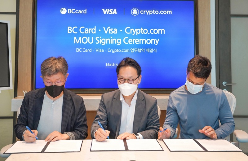 왼쪽부터 최원석 BC카드 사장, 강동순 Visa Korea 부사장, 라파엘 멜로(Rafael Melo) 크립토닷컴 최고재무책임자(CFO)/사진 제공 = BC카드