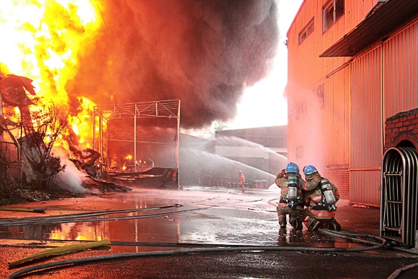 화재현장 진압 모습.