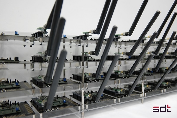 SDT 기업부설연구소가 Wi-SUN FAN을 이용해 32개의 노드 연결을 실험하고 있다 (사진제공: SDT 주식회사)