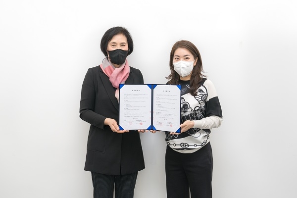 사진:(왼쪽부터) 한국애견협회 박애경 부회장, 버킷스튜디오 강지연 대표