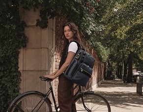 투미, 美 싱어송라이터 ‘그레이시 아브람스’와 ‘알파 브라보’ 캠페인 공개