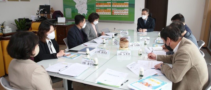 10일 오전 부군수실에서 열린 고향사랑기부금 TF팀 회의 모습 (사진제공 = 함평군)