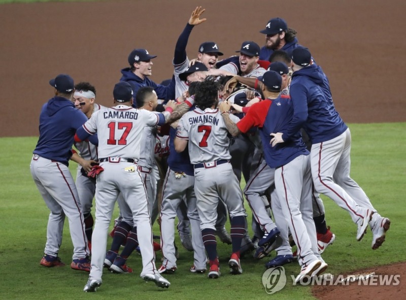 MLB 포스트시즌, 12팀으로 확대…와일드카드 3전 2승제로