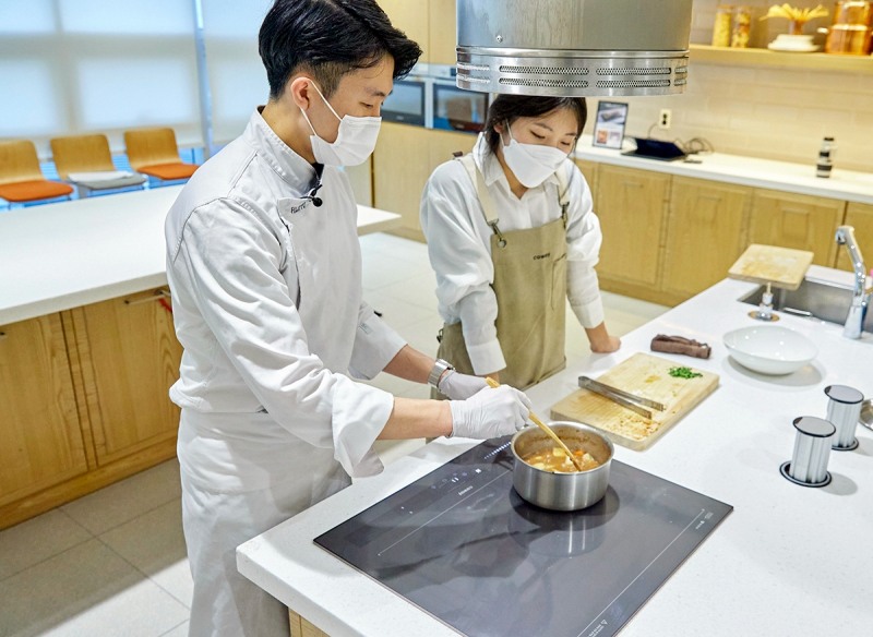 코웨이·롯데백화점, '노블 인덕션 프리덤' 활용 쿠킹 클래스 진행