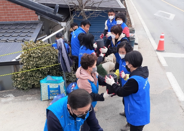 사계절 연탄을 배달하는 자생봉사단체 사단법인 이웃