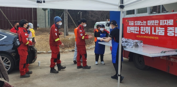 도미노피자, 울진 산불 피해 현장 소방관·자원봉사자에 식사 지원