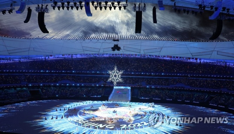 (베이징=연합뉴스) 13일 오후 중국 베이징 국립경기장에서 열린 2022 베이징 동계패럴림픽 폐회식에서 마지막 공연이 펼쳐지고 있다.