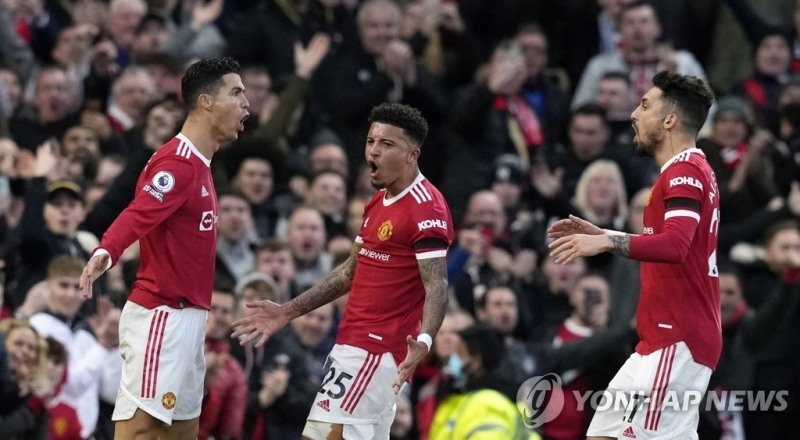 크리스티아누 호날두(왼쪽)