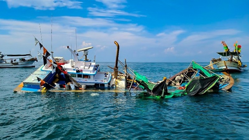 어선간 충돌에 인해 침수된 어선 (사진제공 = 여수해양경찰서)