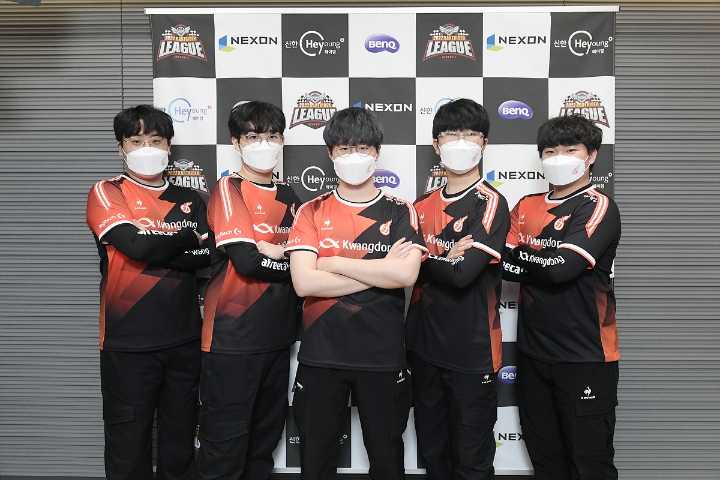 사진(넥슨제공)=라떼를 상대로 2대0 완승을 기록하며 1승을 추가한 광동 프릭스.