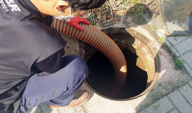 정읍시가 최근 도심지를 중심으로 지반침하 현상이 나타나 사회문제로 대두됨에 따라 20년 이상 된 노후 하수관로에 대한 정밀 조사에 나선다. (사진제공 = 정읍시)