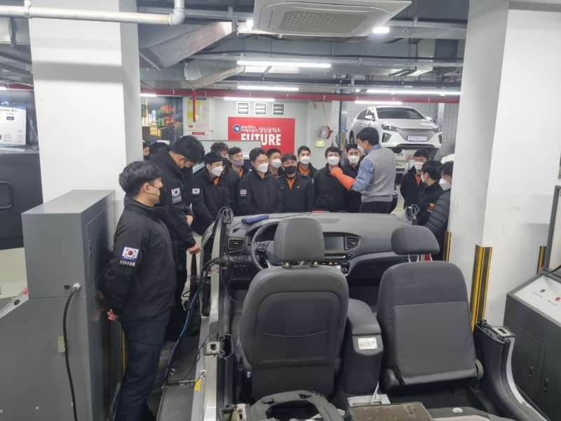 광주광역시 소방안전본부는 18일부터 3일간 호남대학교 미래자동차 상상공작소에서 전기자동차 사고대응 특별구조 교육·훈련을 실시한다. (사진제공 = 광주광역시)