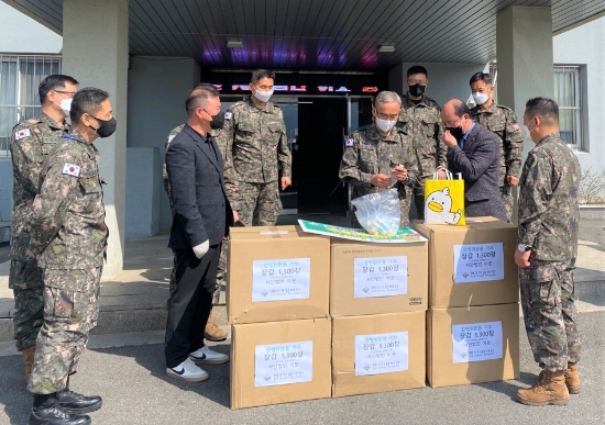 사단법인 이웃, 홍천 3기갑여단에 군장병 물품 기탁