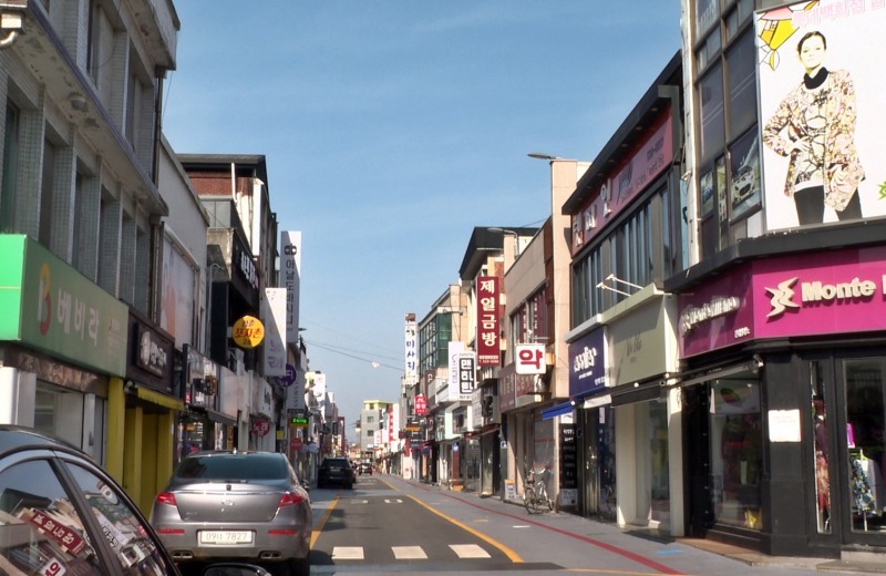 정읍시는 새암로 간판개선사업을 통해 무질서하게 난립돼 도시미관과 거리 경관을 저해하는 상가 간판을 업소별 특성에 맞춰 제작·교체할 계획이다. (사진제공 = 정읍시)