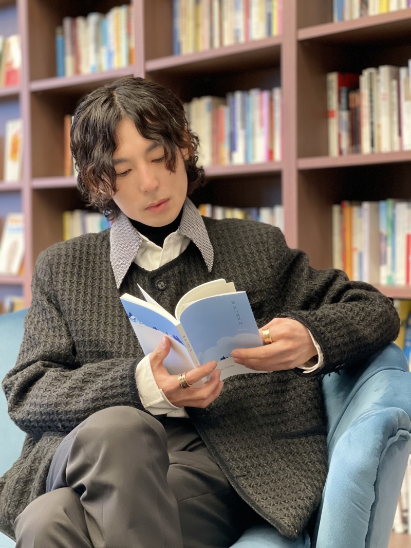 시집 '돌, 눈 그리고 시’의 백승진 시인 / 사진=Courtesy of poet