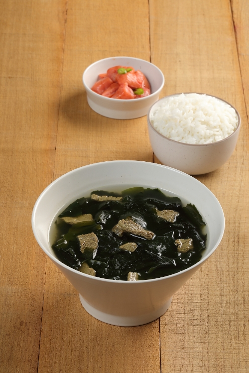 신송식품 오롯한 소고기 미역국 이미지