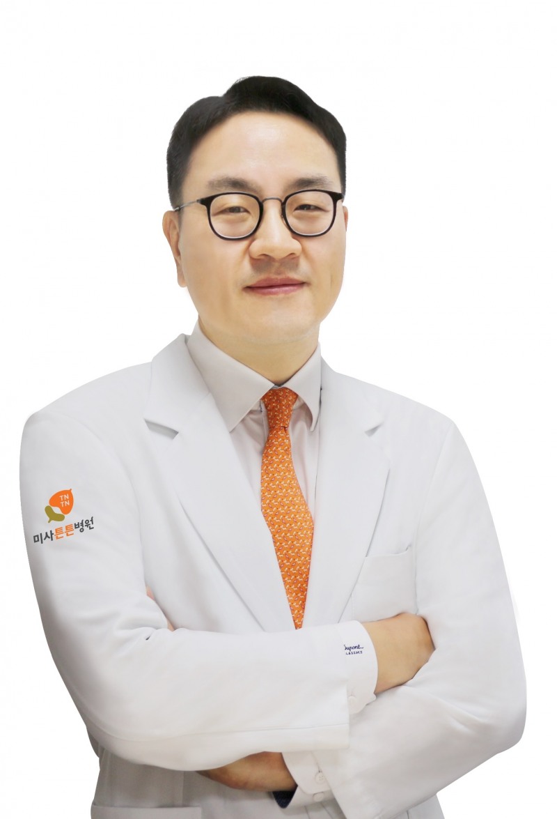 골다공증 환자, 봄철 낙상으로 인한 척추압박골절 주의해야