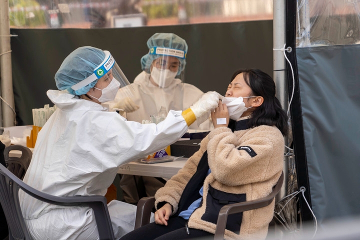 코로나 신규 33만9514명 확진 '감소세'…위중증 1085명