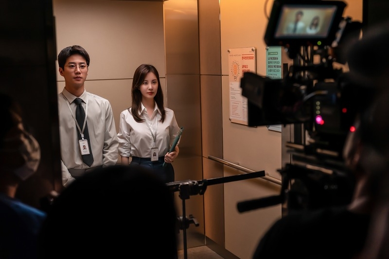 소녀시대 멤버 서현이 출연한 파격 오피스 연애물 '모럴센스' 〈사진=넷플릭스〉