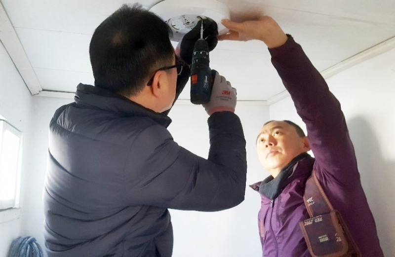 정읍시는 소외계층의 열악한 주거환경 개선을 통한 삶의 질 향상과 안전하고 쾌적한 생활환경 조성을 위해 주거시설의 안전을 점검하고 대대적인 보수사업을 추진한다. (사진제공 = 정읍시)