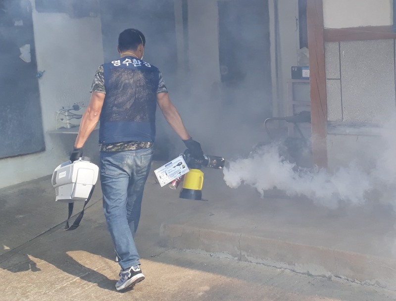 지난 24일 실시된 ‘구석구석! 클린사업’ 추진 모습 (사진제공 = 함평군)