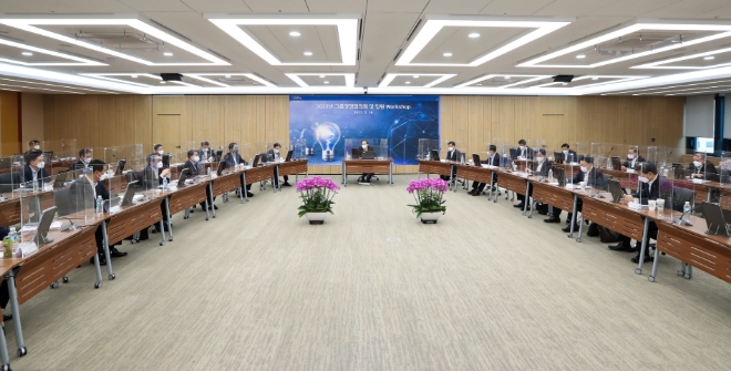 우리금융그룹은 28일 우리금융 본사 회의실에서 손태승 회장과 그룹 경영진이 참석해 그룹 임원 워크숍을 개최했다.