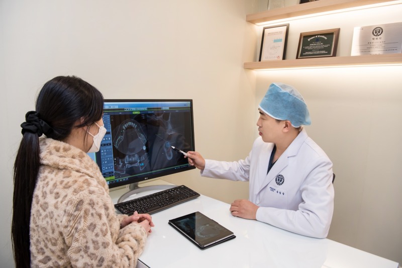 임플란트, 자연 치아 살리기 어렵다면 고려해야