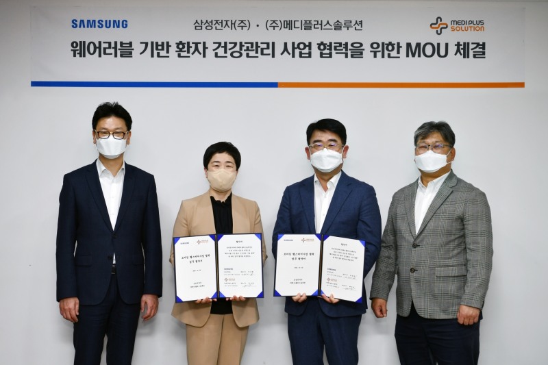 (왼쪽부터_ 현대중공업지주 김완수 신사업추진실장(부사장), 메디플러스솔루션 배윤정 대표, 삼성전자 오치오 B2B영업팀장(부사장), 임영수 B2B솔루션그룹장(상무)/사진 제공 = 현대중공업그룹