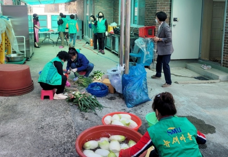 밑반찬 나눔 활동 모습 (사진제공 = 정읍시)