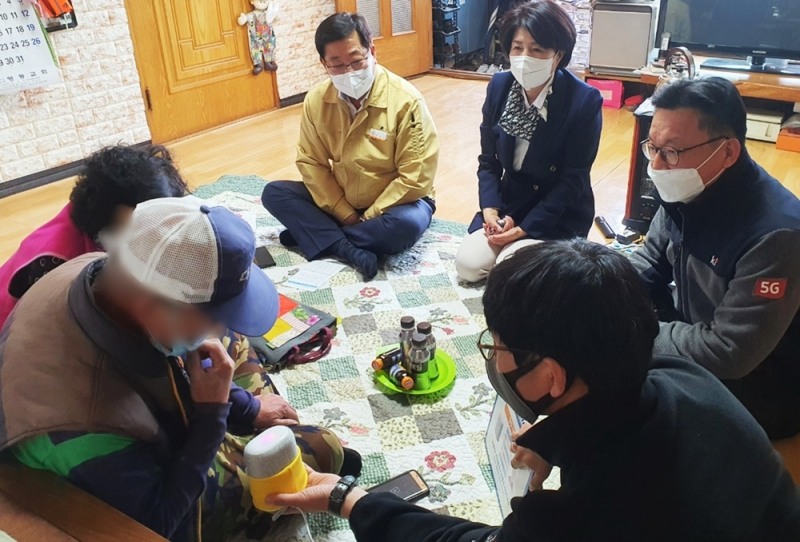 나주시는 고령 어르신의 일상을 함께하며 우울감과 고독감을 해소하는 인공지능(AI) 돌봄 서비스를 시작했다. (사진제공 = 나주시)