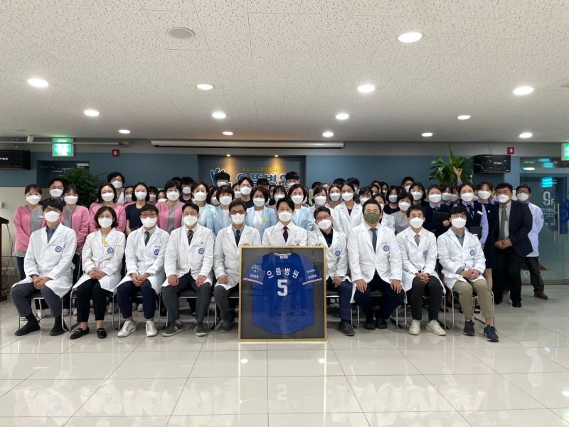 삼성은 으뜸 병원과 오는 2024년까지 공식지정병원 협약을 맺었다.