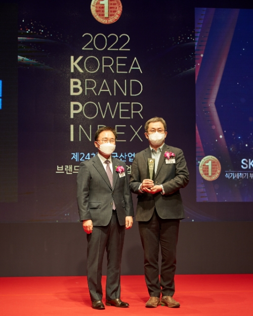 (좌로부터) 한수희 한국능률협회컨설팅(KMAC) 대표, 이보형 SK매직 마케팅본부장