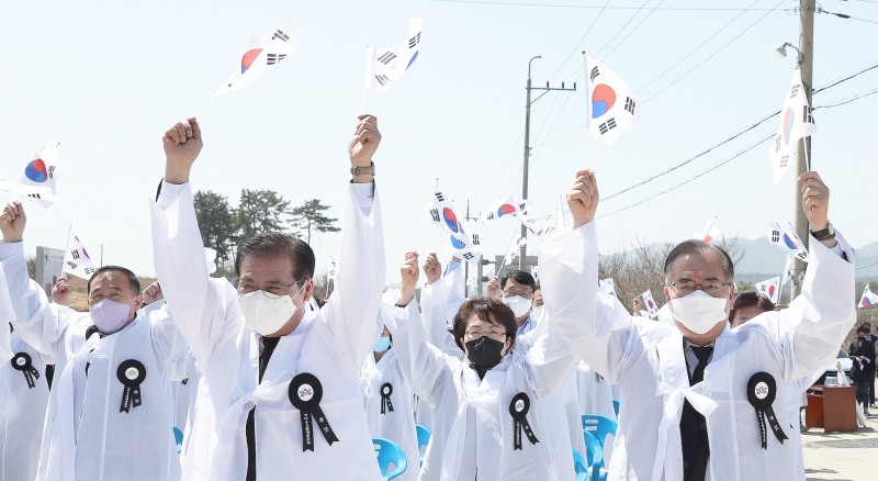 8일 해보면 만세탑 광장에서 열린 4·8 만세운동 추모식 모습 (사진제공 = 함평군)
