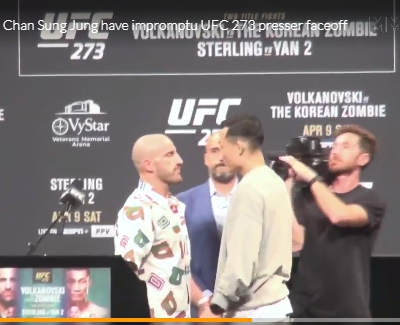 기자회견에서 페이스오프하고 있는 정찬성과 볼카노프스키.