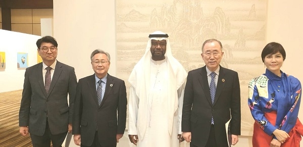 사진=(왼쪽부터) 문용준 두바이 총영사, 김 숙 전UN대사, Abdulla Almubarak 회장, 반기문 전UN사무총장, 더그레이스앤코 왕은혜 대표