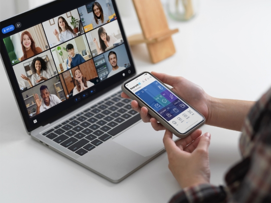 SK텔레콤은 ICT 전문기업 더존비즈온과 그룹영상회의 솔루션 ‘미더스(MeetUs)’ 공급계약을 체결하고, 기업 협업툴 시장 확대를 위해 노력할 계획이라 밝혔다.