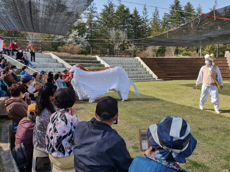 정읍시립농악단이 4월부터 11월까지 8개월간 매주 토요일 버스킹식 농악공연을 선보인다. (사진제공 = 정읍시)