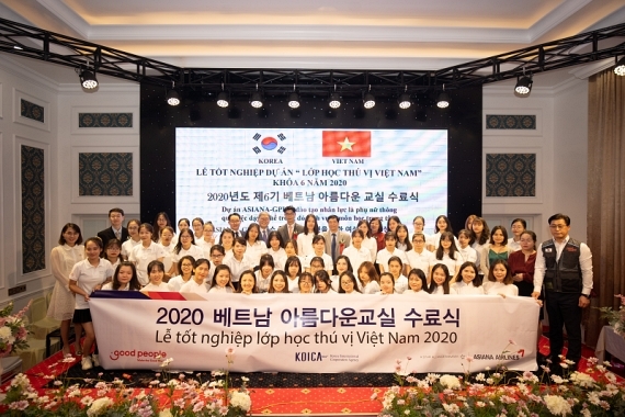 사진=2015년 교실 문을 연 이후 현재까지 총 461명의 수료생을 배출했으며, 약 30%에 해당하는 145명의 학생들이 한국 기업, 대형마트, 보건소, 초등학교 등 관련 사무직으로 입사하는 성과를 거두었다.