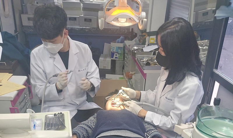 정읍시보건소는 지역 내 초등학교 학생과 병설 유치원 아동들의 구강건강 수준 향상을 위해 오는 19일부터 6월 말까지 ‘충치 제로 튼튼이(齒) 교실’을 운영한다. (사진제공 = 정읍시)