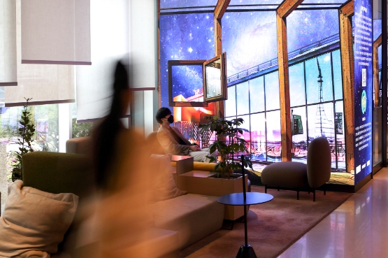 KT, 안다즈 서울 강남 호텔에 ‘NFT 디지털 아트’ 선봬