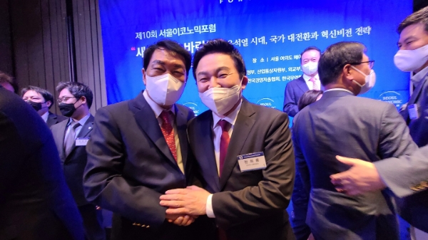 원희룡 인수위 기획위원장은 안 예비후보에게“주택 정책 등 국토 개발 문제에 대해 함께 상의하고 협조해 노하우를 공유하자"고 제안했다.