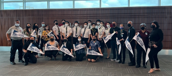 4월 16일, 진에어의 부산~괌 노선 운항 재개를 기념해 진에어 직원과 공항 관계자들이 기념사진을 촬영했다.