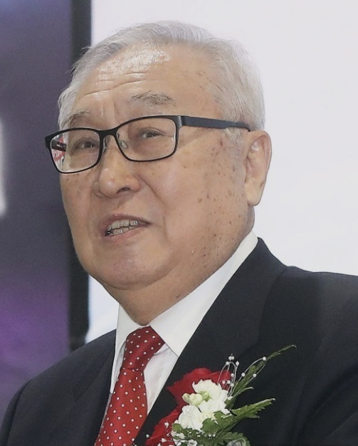 제14회 소강체육대상에서 대상 수상자로 선정된 김영기 전 KBL 총재