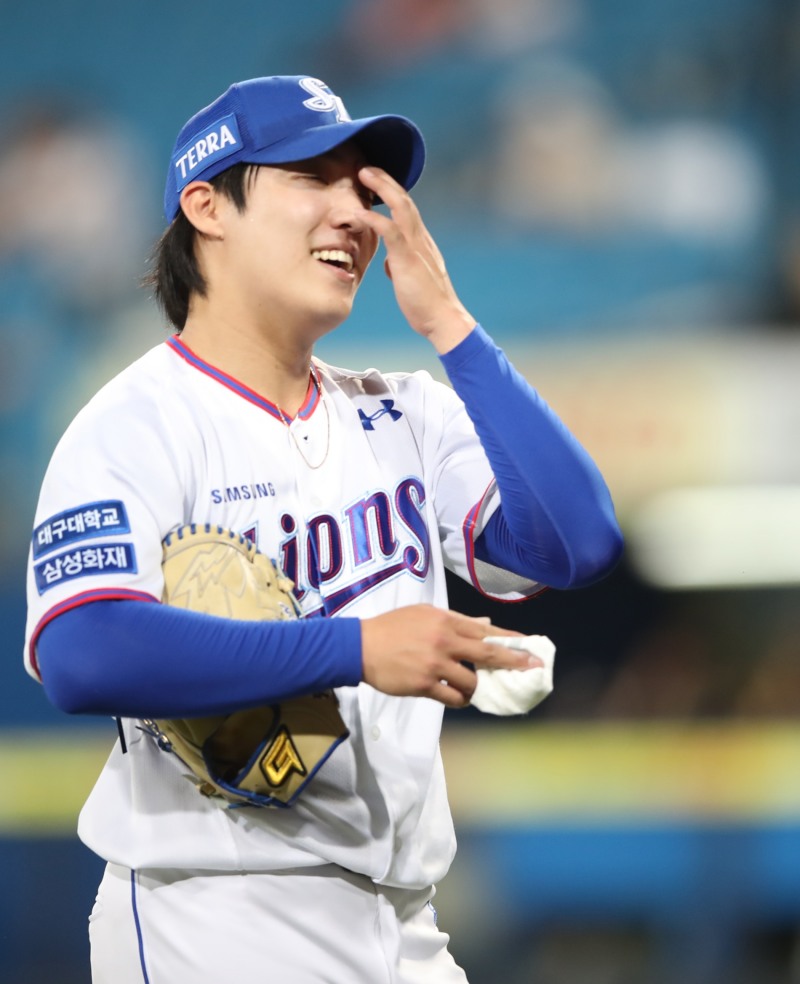 지난해 14승으로 삼성의 확실한 영건으로 떠오른 원태인은 백정현과 함께 5이닝 5실점으로 시즌 첫 패배를 안았다.