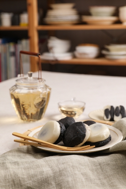 시루아네, 봄철 즐기기 좋은 ‘흑임자 뭉치떡’ 출시