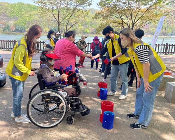 마라톤 중 이벤트 투호 모습.