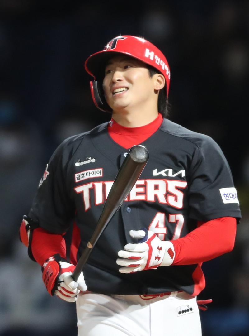 KIA 나성범이 4타수 3안타 2타점 2득점의 맹타로 올시즌 첫 3할대 타율(0.319)로 올라섰다.